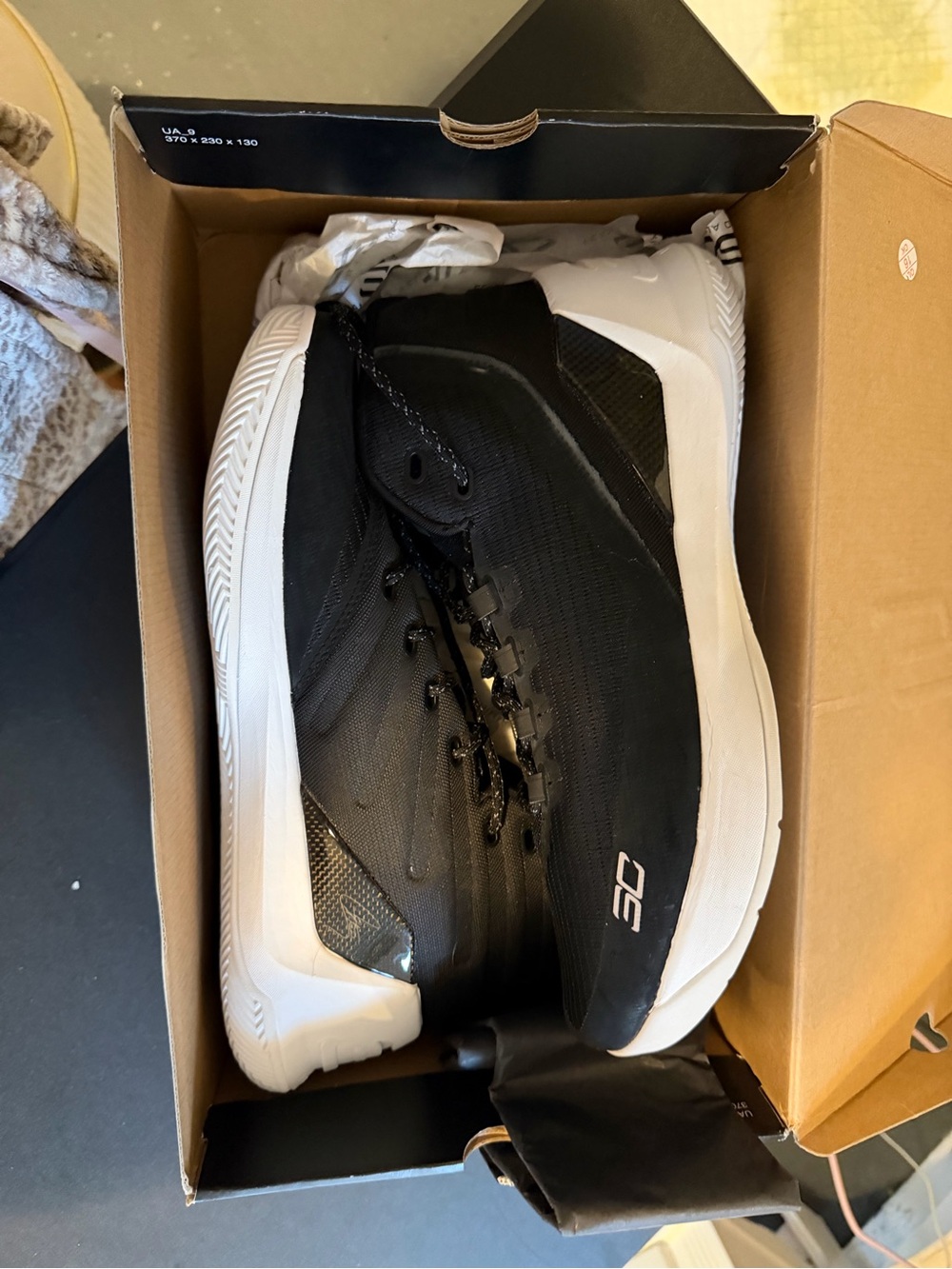 Under Armour Black/White Men's Basketball Shoes